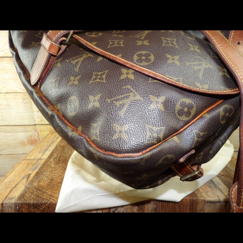 Louis Vuitton Saumur 35 iconic shoulder handbag - Picture 12 of 15